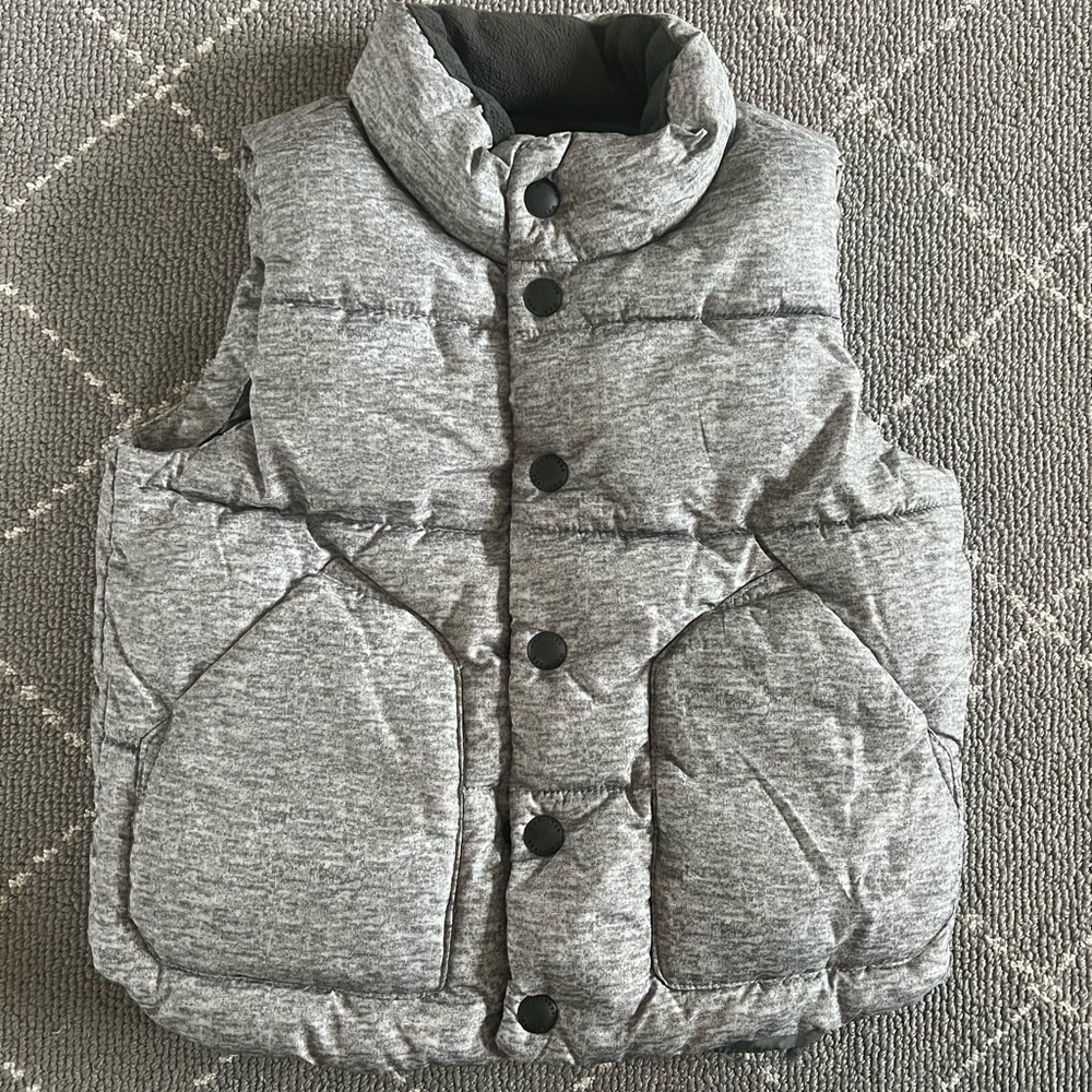 Boys Gap Puffer Vest Size 3. Like New